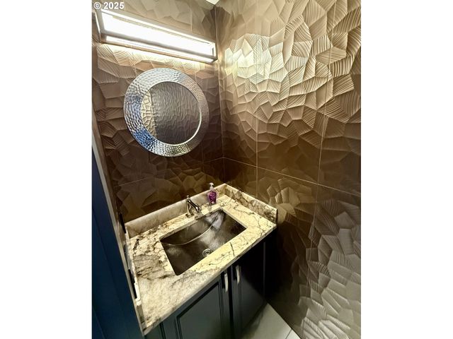 1455 Se COLUMBIA Way, Vancouver, WA 98661