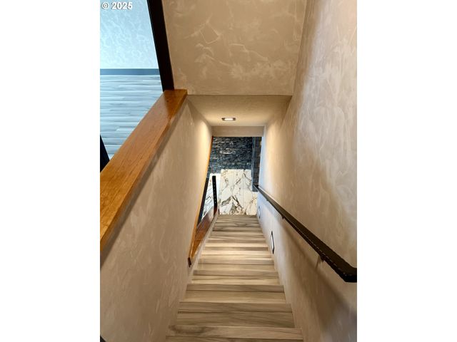 1455 Se COLUMBIA Way, Vancouver, WA 98661