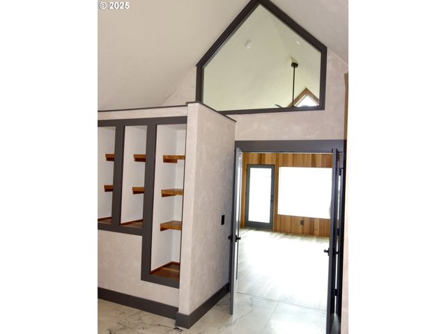 1455 Se COLUMBIA Way, Vancouver, WA 98661