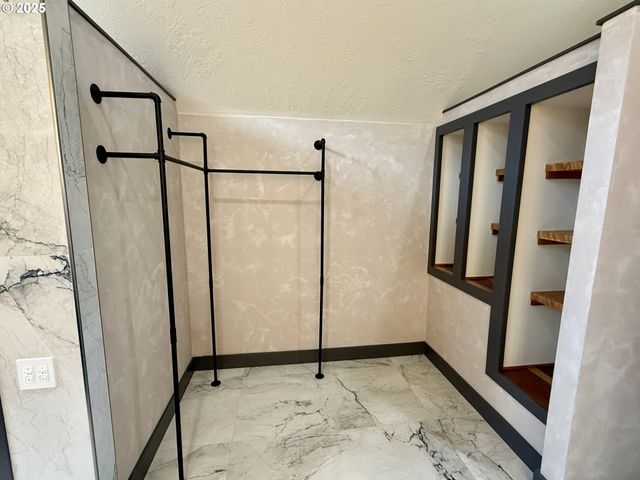 1455 Se COLUMBIA Way, Vancouver, WA 98661