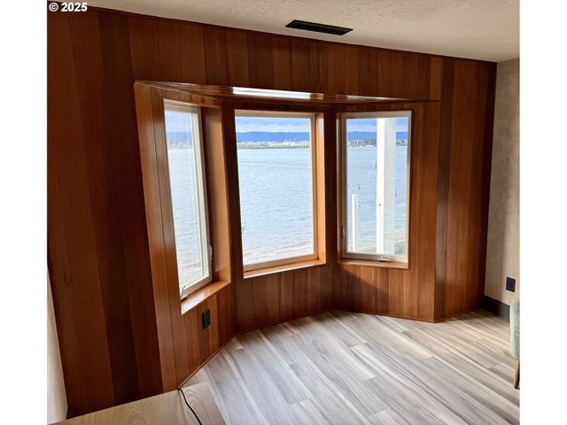 1455 Se COLUMBIA Way, Vancouver, WA 98661