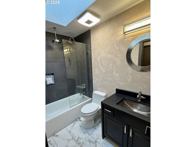 1455 Se COLUMBIA Way, Vancouver, WA 98661