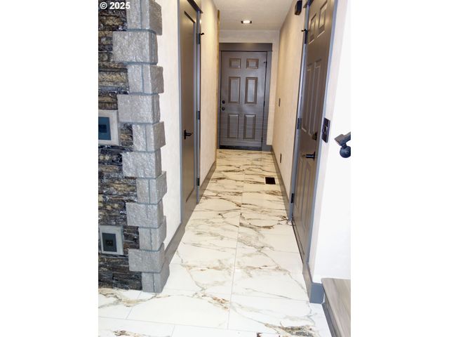 1455 Se COLUMBIA Way, Vancouver, WA 98661