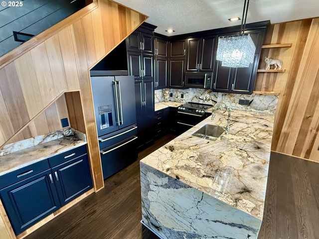 1455 Se COLUMBIA Way, Vancouver, WA 98661