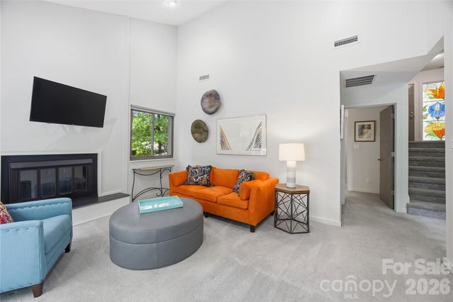 2724 Huntingtowne Farms Lane, Charlotte, NC 28210