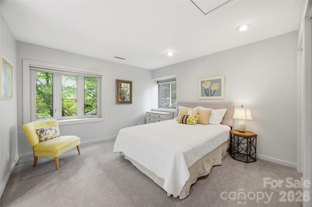 2724 Huntingtowne Farms Lane, Charlotte, NC 28210