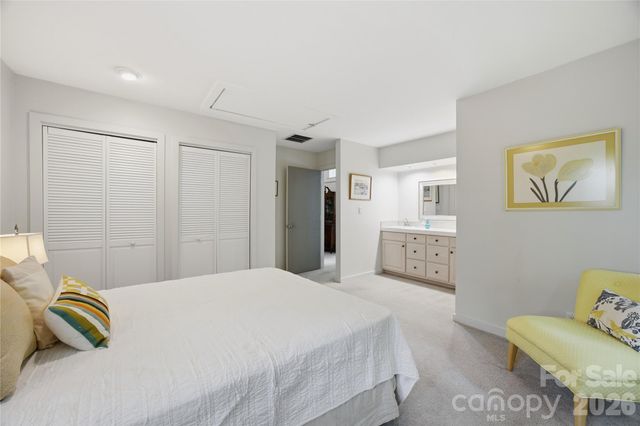 2724 Huntingtowne Farms Lane, Charlotte, NC 28210