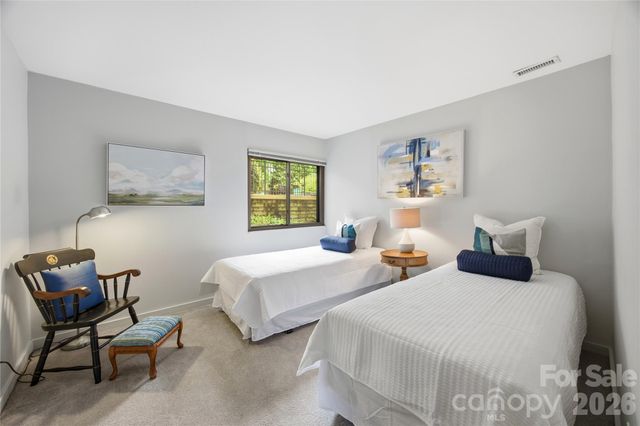 2724 Huntingtowne Farms Lane, Charlotte, NC 28210