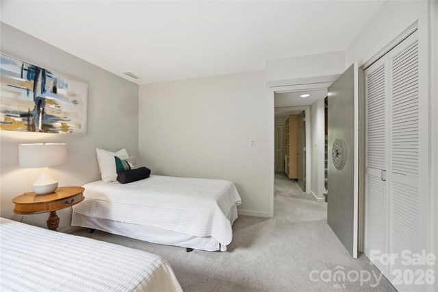 2724 Huntingtowne Farms Lane, Charlotte, NC 28210