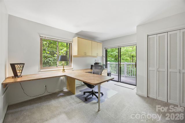 2724 Huntingtowne Farms Lane, Charlotte, NC 28210