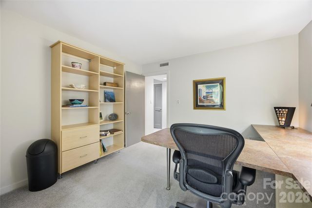 2724 Huntingtowne Farms Lane, Charlotte, NC 28210