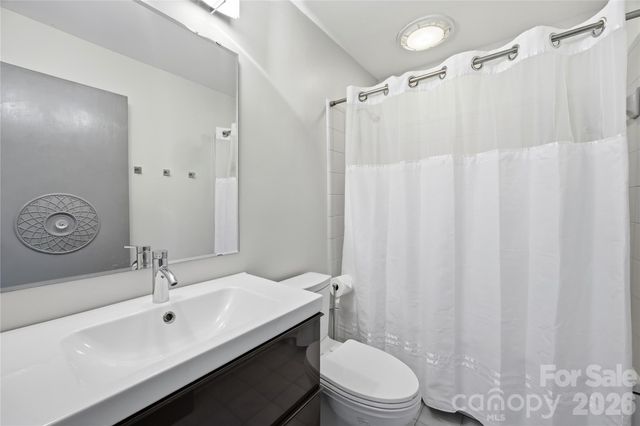 2724 Huntingtowne Farms Lane, Charlotte, NC 28210