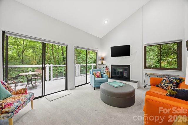 2724 Huntingtowne Farms Lane, Charlotte, NC 28210