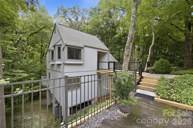 2724 Huntingtowne Farms Lane, Charlotte, NC 28210