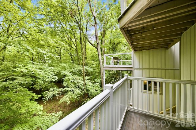 2724 Huntingtowne Farms Lane, Charlotte, NC 28210