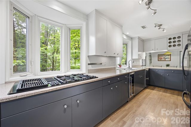 2724 Huntingtowne Farms Lane, Charlotte, NC 28210