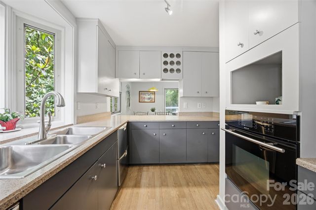 2724 Huntingtowne Farms Lane, Charlotte, NC 28210