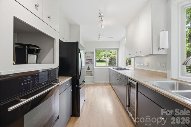 2724 Huntingtowne Farms Lane, Charlotte, NC 28210