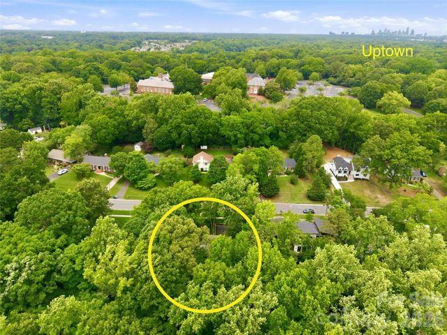 2724 Huntingtowne Farms Lane, Charlotte, NC 28210