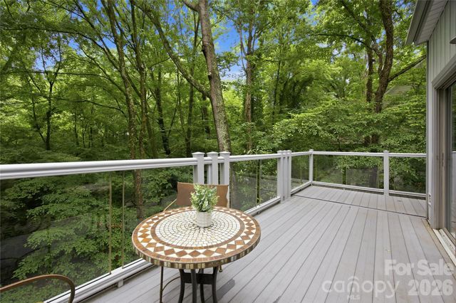 2724 Huntingtowne Farms Lane, Charlotte, NC 28210