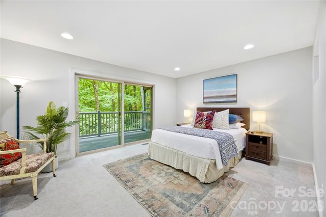 2724 Huntingtowne Farms Lane, Charlotte, NC 28210
