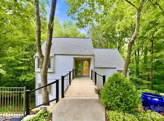 2724 Huntingtowne Farms Lane, Charlotte, NC 28210
