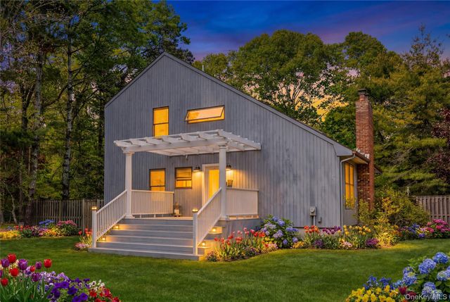 37 Blue Jay Way, East Hampton, NY 11937