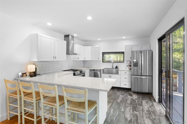 37 Blue Jay Way, East Hampton, NY 11937