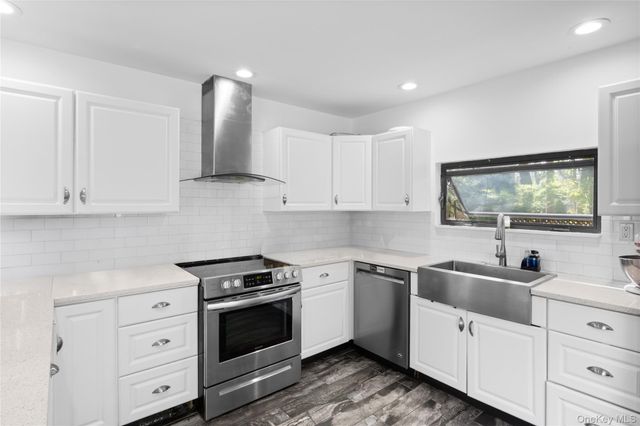 37 Blue Jay Way, East Hampton, NY 11937