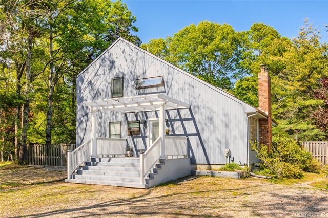37 Blue Jay Way, East Hampton, NY 11937