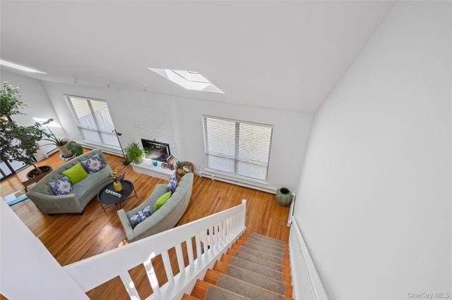 37 Blue Jay Way, East Hampton, NY 11937