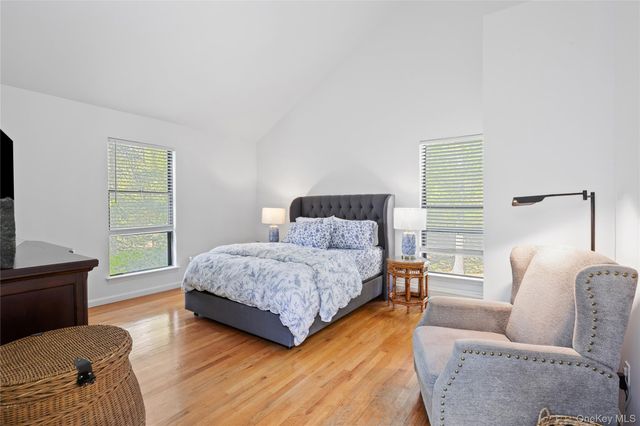 37 Blue Jay Way, East Hampton, NY 11937