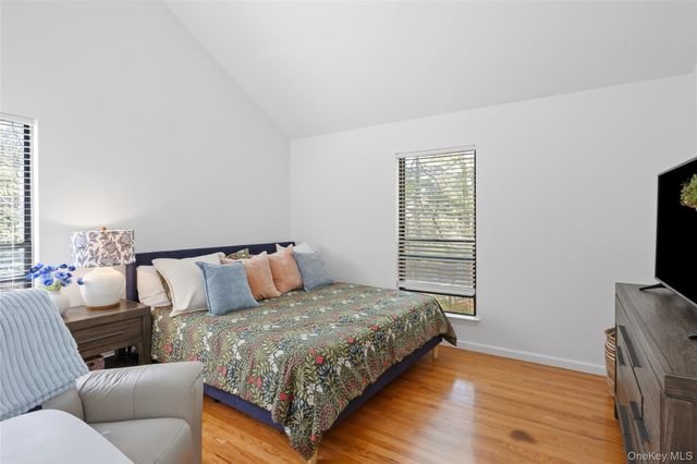 37 Blue Jay Way, East Hampton, NY 11937