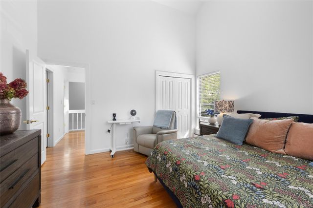 37 Blue Jay Way, East Hampton, NY 11937