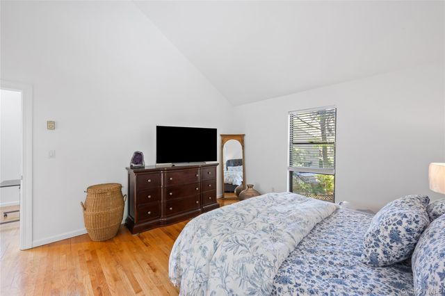 37 Blue Jay Way, East Hampton, NY 11937