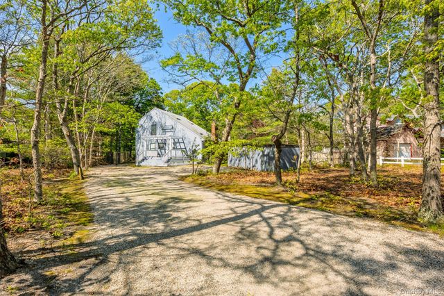37 Blue Jay Way, East Hampton, NY 11937