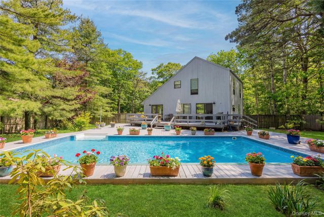 37 Blue Jay Way, East Hampton, NY 11937