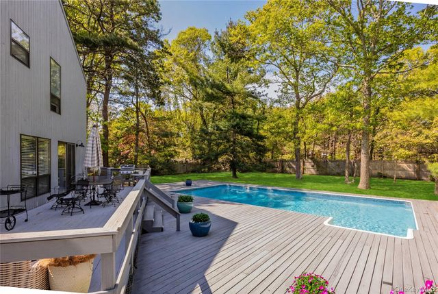 37 Blue Jay Way, East Hampton, NY 11937