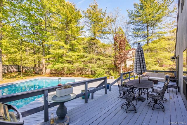 37 Blue Jay Way, East Hampton, NY 11937