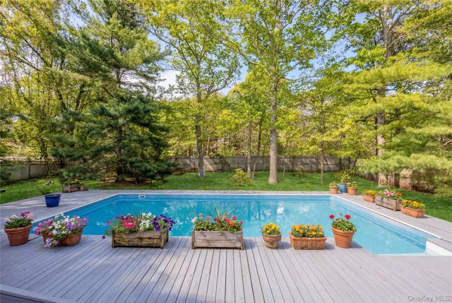 37 Blue Jay Way, East Hampton, NY 11937