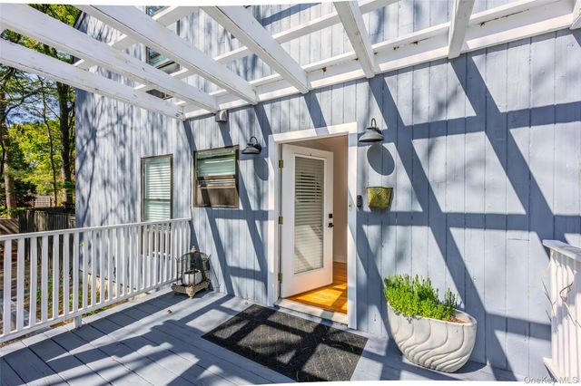 37 Blue Jay Way, East Hampton, NY 11937