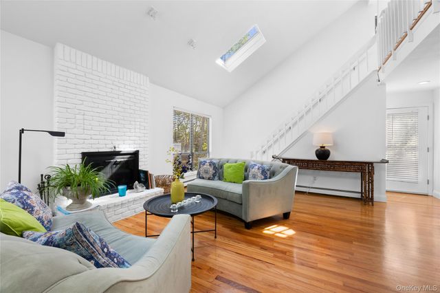 37 Blue Jay Way, East Hampton, NY 11937