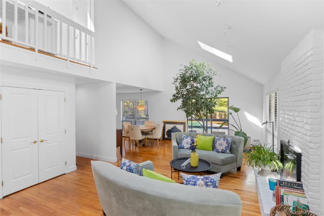 37 Blue Jay Way, East Hampton, NY 11937