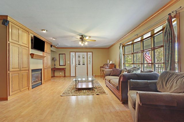 34411 Washington AVENUE, Burlington, WI 53105
