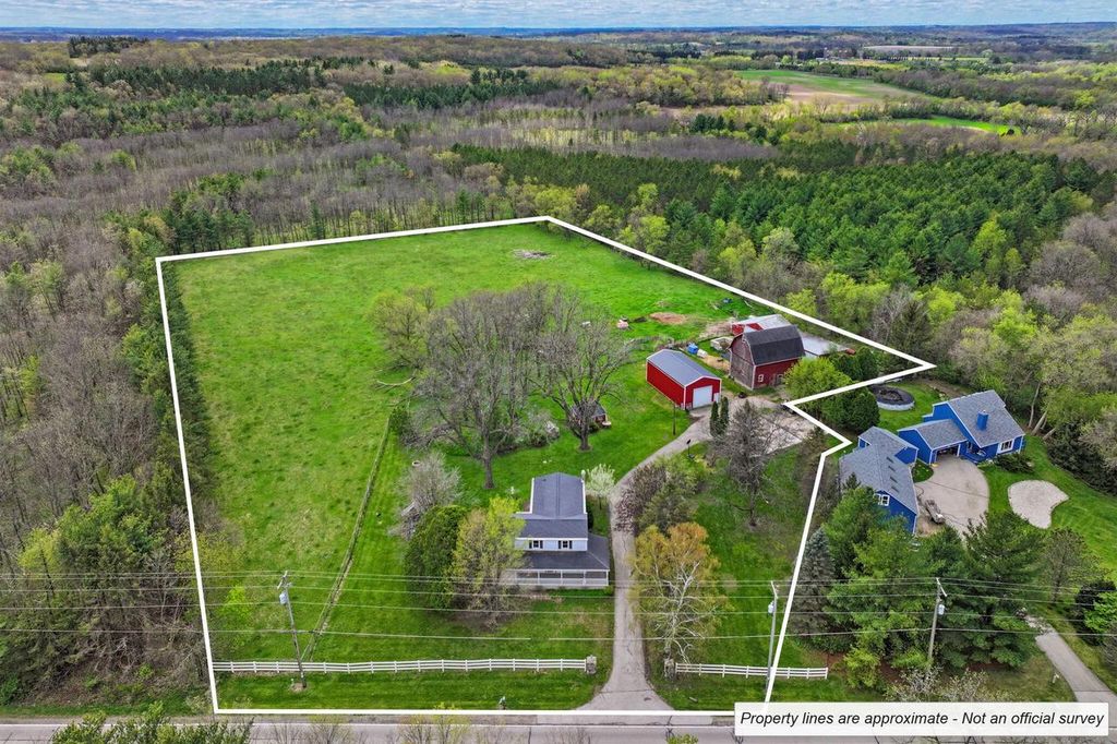 34411 Washington AVENUE, Burlington, WI 53105