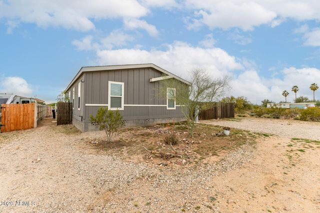 511 W CLAESSENS Drive, Morristown, AZ 85342