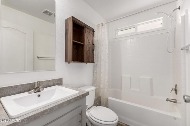 511 W CLAESSENS Drive, Morristown, AZ 85342