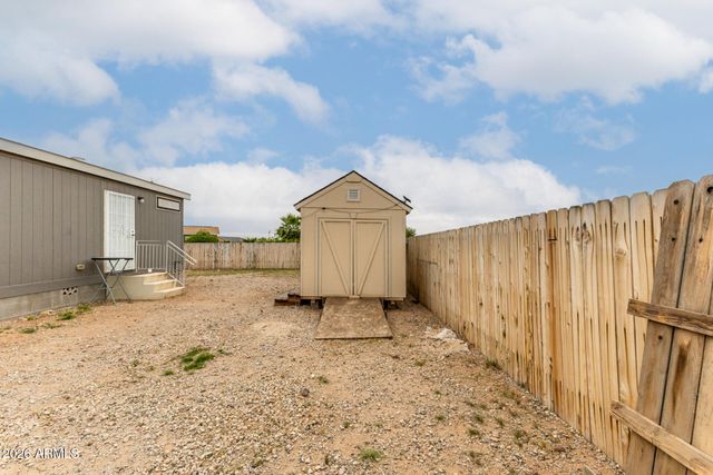 511 W CLAESSENS Drive, Morristown, AZ 85342