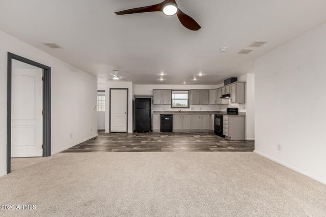 511 W CLAESSENS Drive, Morristown, AZ 85342