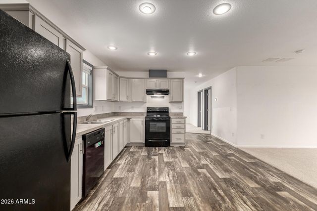 511 W CLAESSENS Drive, Morristown, AZ 85342